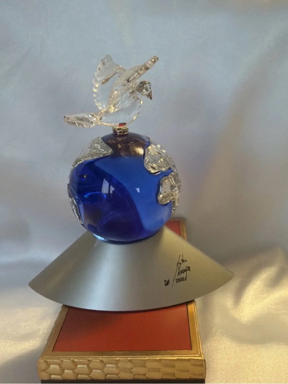 Swarovski Crystal Millennium Crystal Planet Vision 2000 Figurine 238985